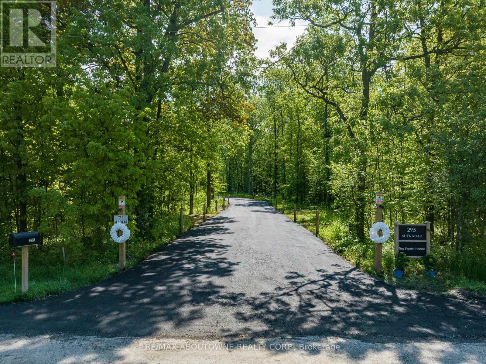 












295 ALLEN ROAD

,
Grimsby (Grimsby Escarpment),




Ontario
L3M4E7

