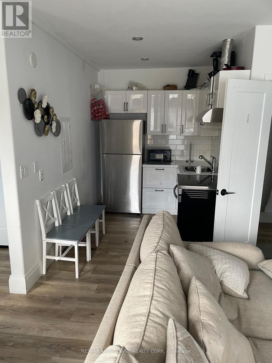 












66 WELLINGTON STREET S

,
Hamilton (Corktown),




Ontario
L8N2R1


