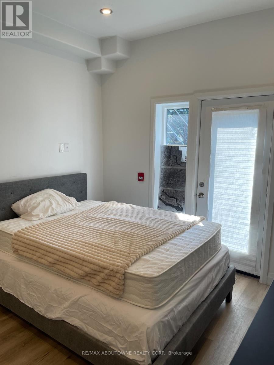 












66 WELLINGTON STREET S

,
Hamilton (Corktown),




Ontario
L8N2R1


