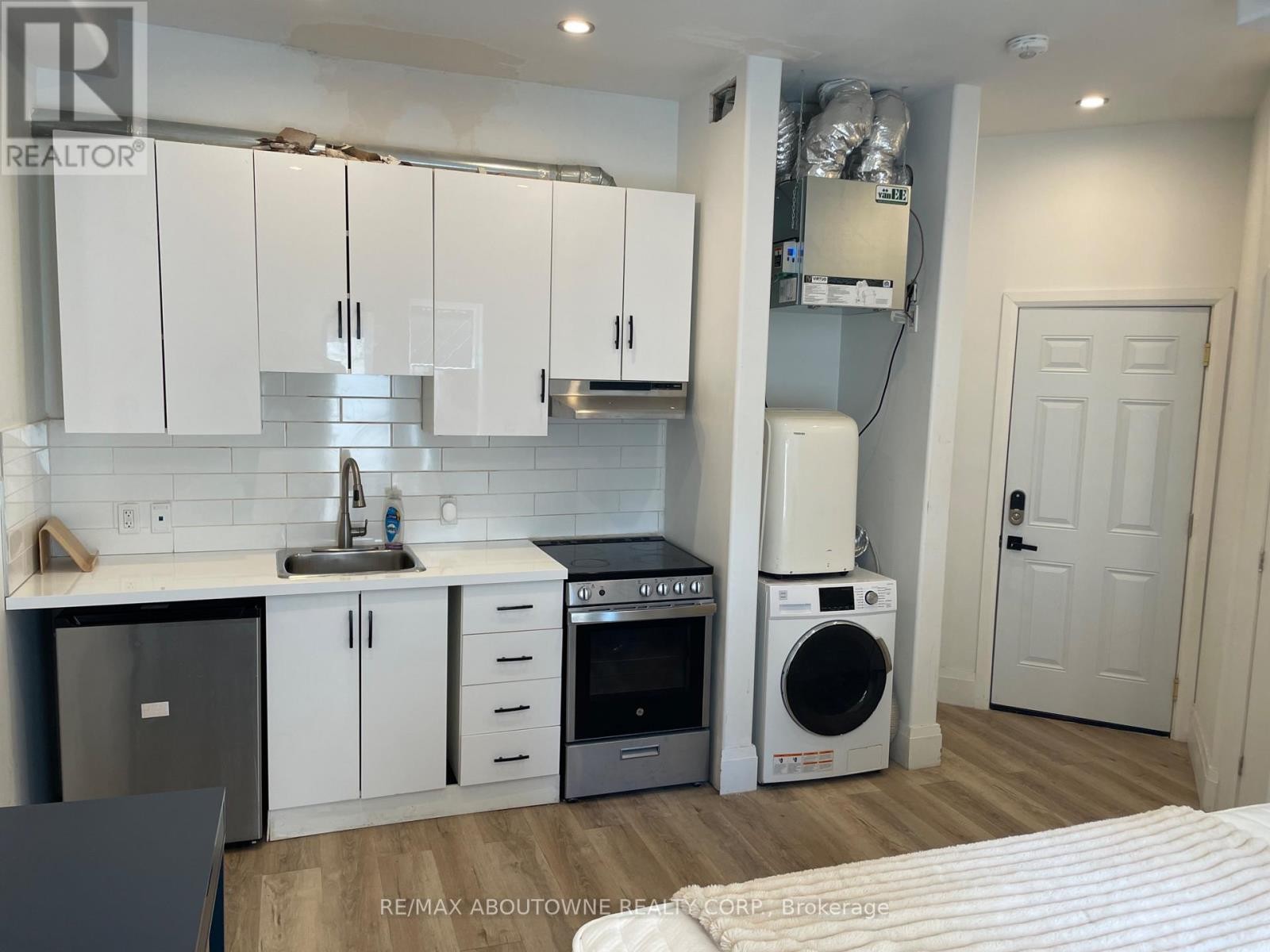 












66 WELLINGTON STREET S

,
Hamilton (Corktown),




Ontario
L8N2R1

