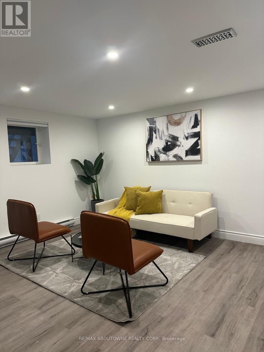 












66 WELLINGTON STREET S

,
Hamilton (Corktown),




Ontario
L8N2R1

