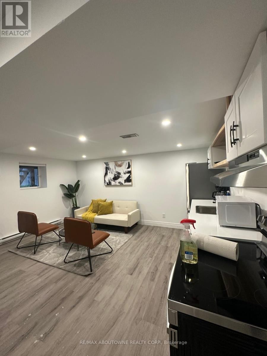 












66 WELLINGTON STREET S

,
Hamilton (Corktown),




Ontario
L8N2R1

