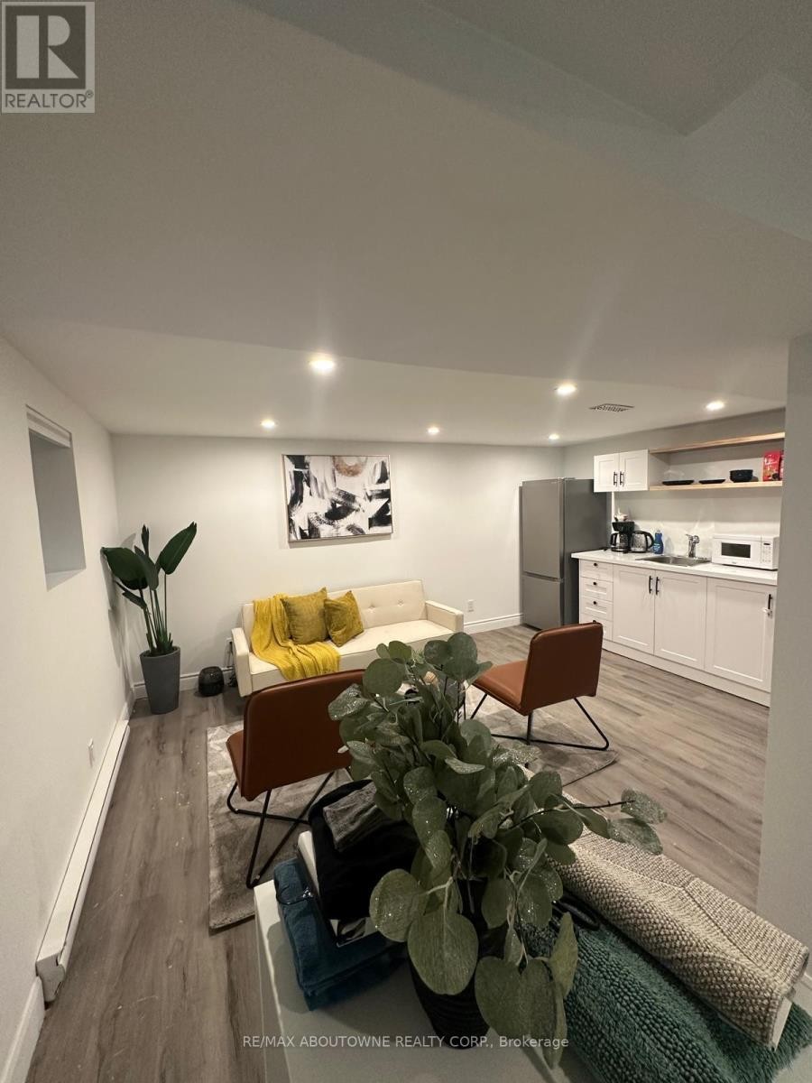 












66 WELLINGTON STREET S

,
Hamilton (Corktown),




Ontario
L8N2R1

