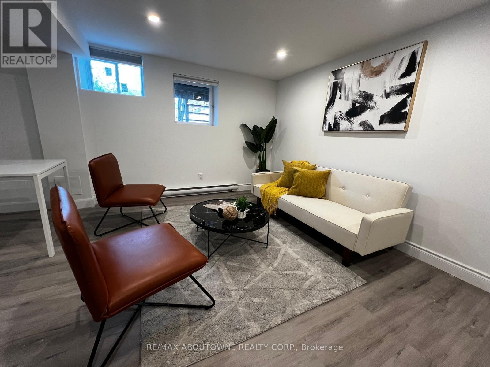 












66 WELLINGTON STREET S

,
Hamilton (Corktown),




Ontario
L8N2R1

