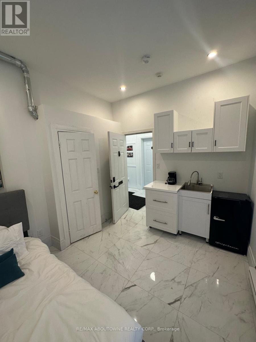 












66 WELLINGTON STREET S

,
Hamilton (Corktown),




Ontario
L8N2R1

