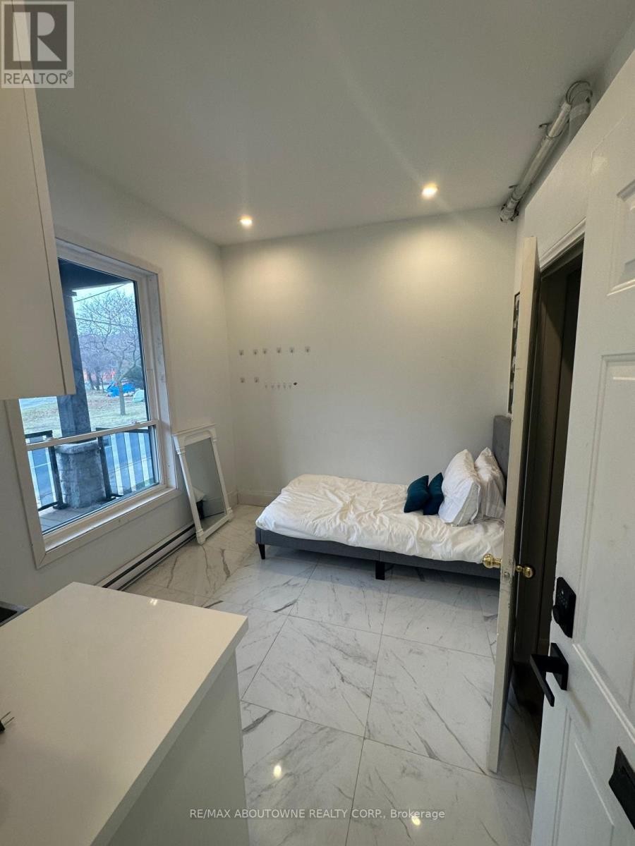 












66 WELLINGTON STREET S

,
Hamilton (Corktown),




Ontario
L8N2R1

