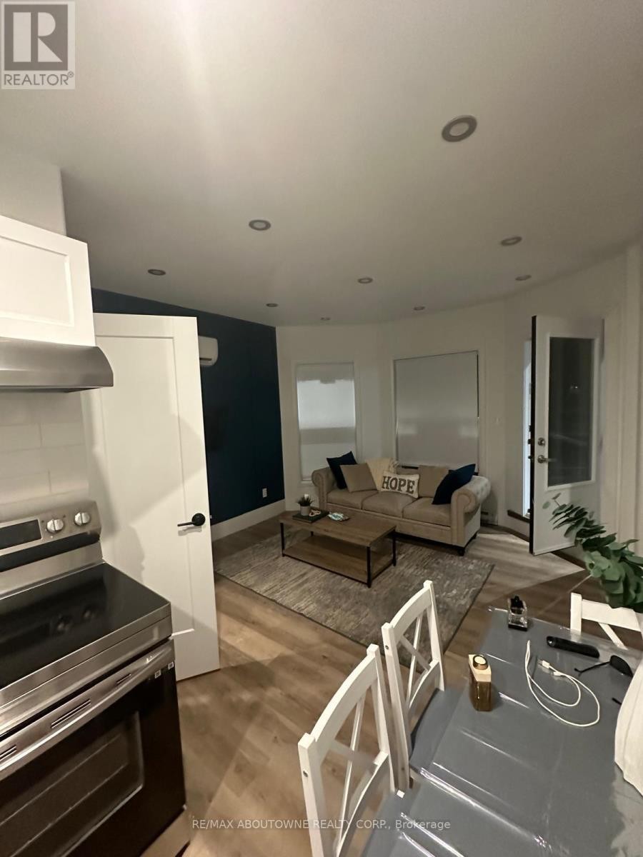 












66 WELLINGTON STREET S

,
Hamilton (Corktown),




Ontario
L8N2R1

