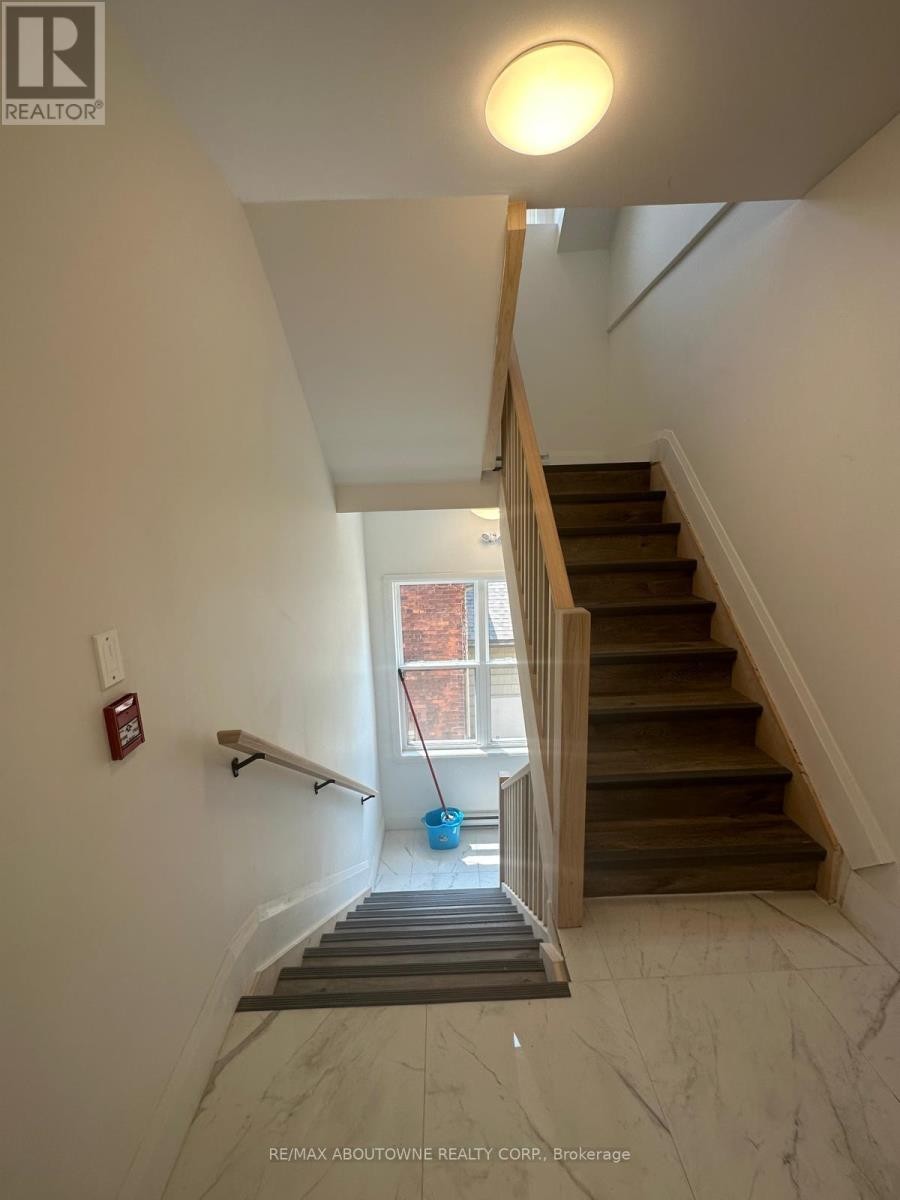 












66 WELLINGTON STREET S

,
Hamilton (Corktown),




Ontario
L8N2R1

