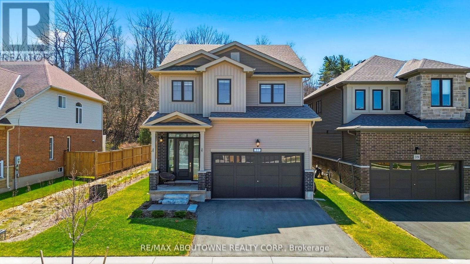 












37 RIESLING STREET

,
Grimsby (Grimsby East),




Ontario
L3M0L2

