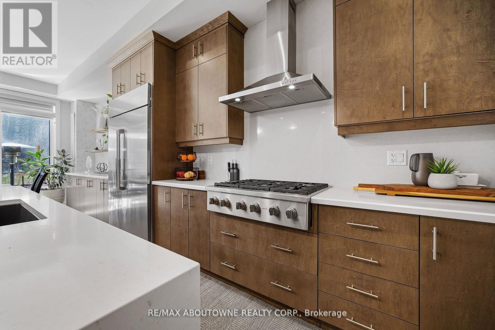 












37 RIESLING STREET

,
Grimsby (Grimsby East),




Ontario
L3M0L2

