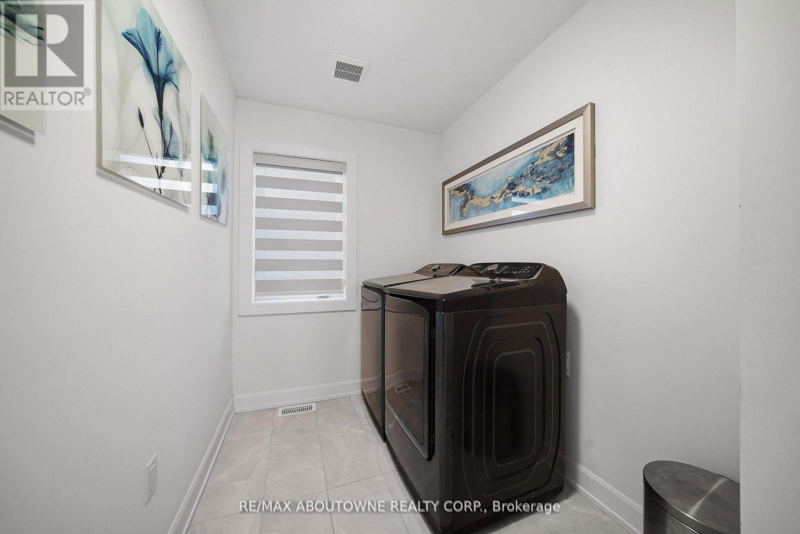 












37 RIESLING STREET

,
Grimsby (Grimsby East),




Ontario
L3M0L2

