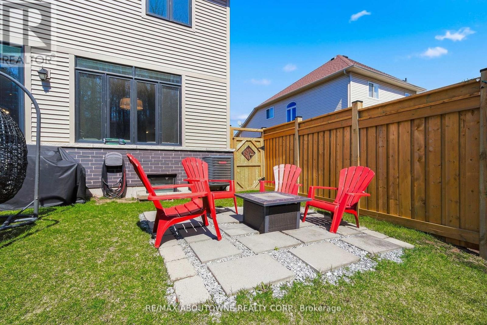 












37 RIESLING STREET

,
Grimsby (Grimsby East),




Ontario
L3M0L2

