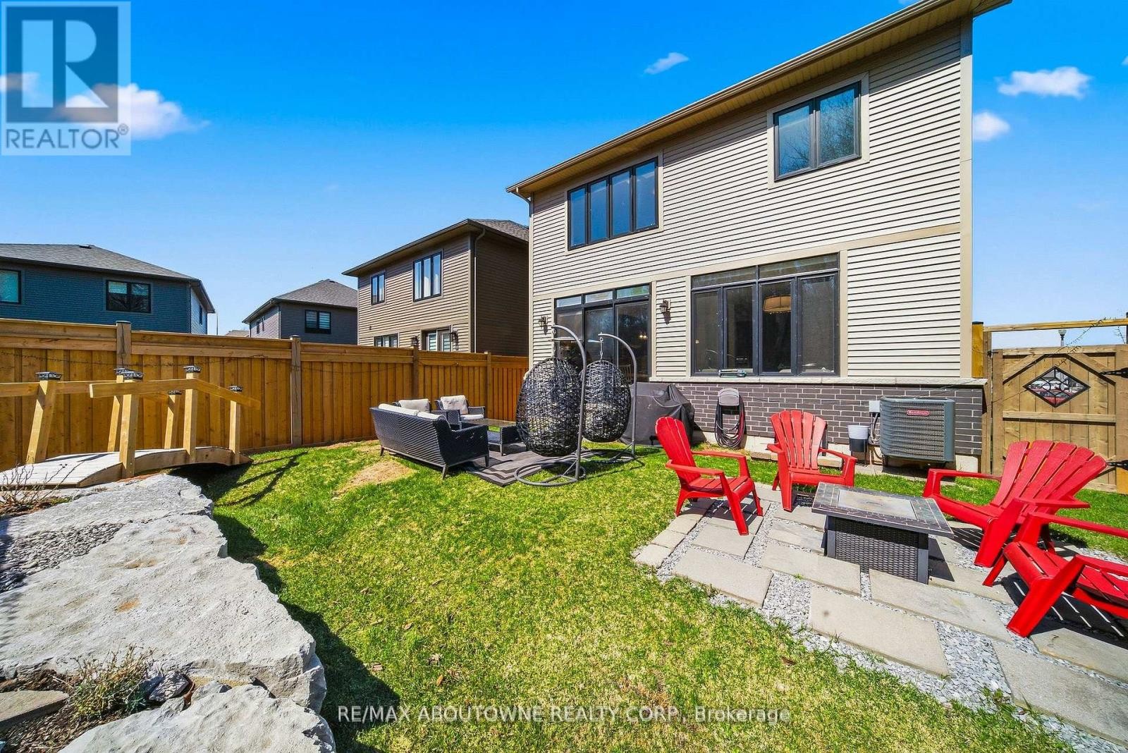 












37 RIESLING STREET

,
Grimsby (Grimsby East),




Ontario
L3M0L2

