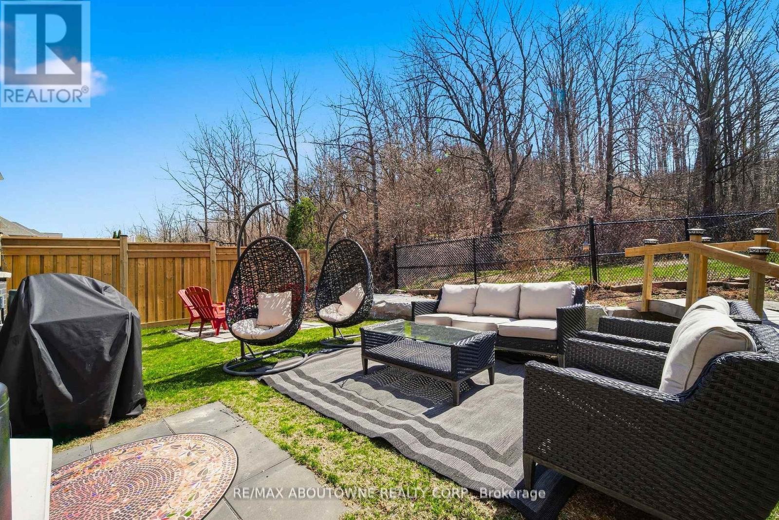 












37 RIESLING STREET

,
Grimsby (Grimsby East),




Ontario
L3M0L2

