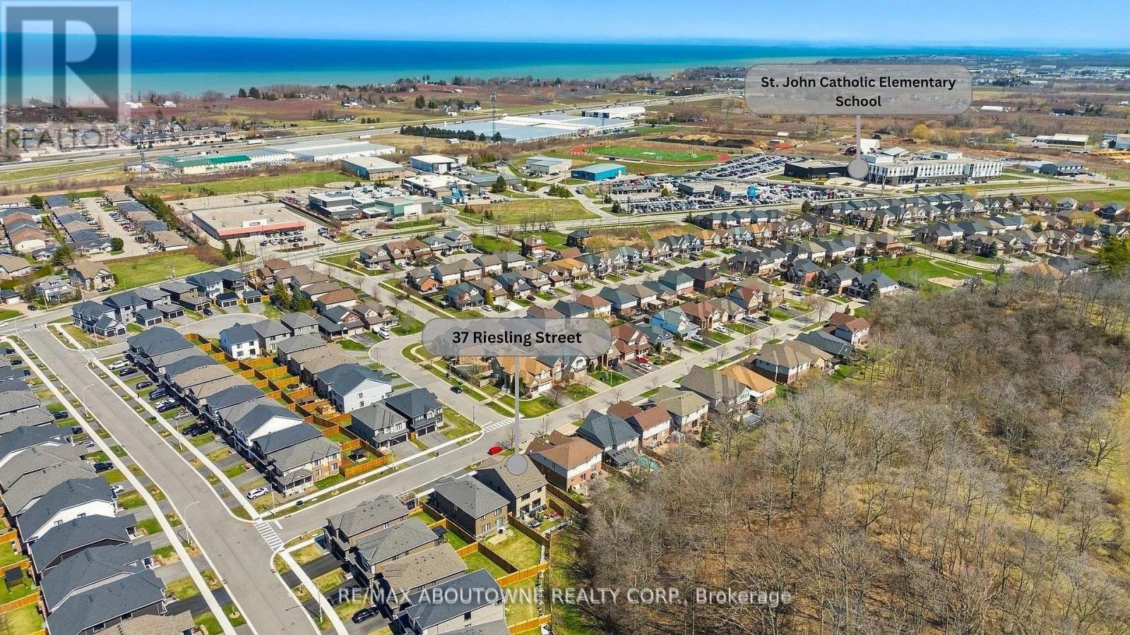 












37 RIESLING STREET

,
Grimsby (Grimsby East),




Ontario
L3M0L2

