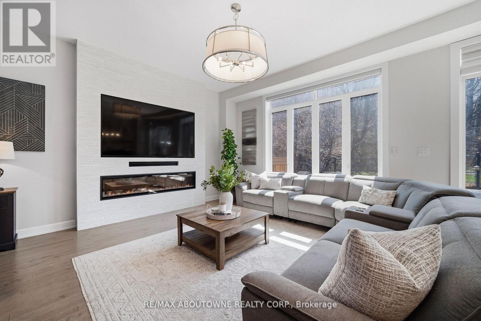 












37 RIESLING STREET

,
Grimsby (Grimsby East),




Ontario
L3M0L2

