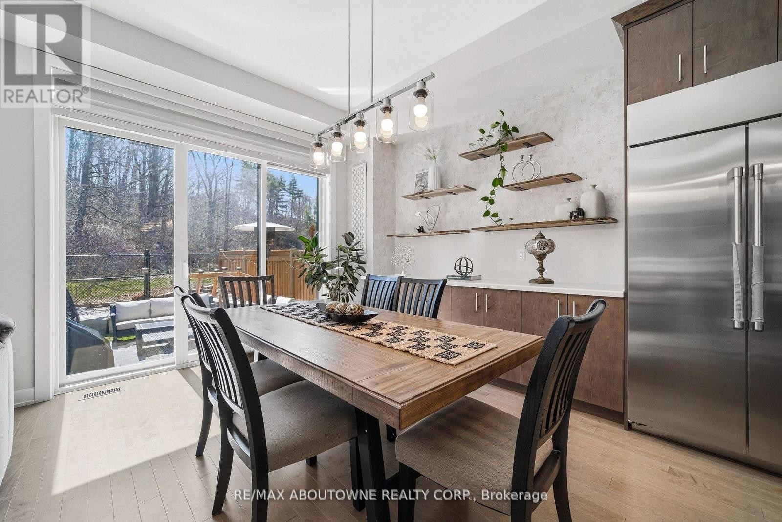 












37 RIESLING STREET

,
Grimsby (Grimsby East),




Ontario
L3M0L2

