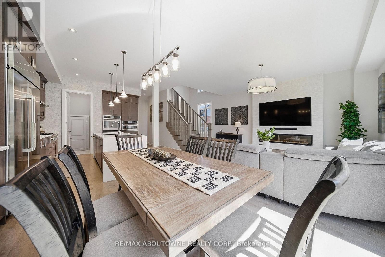 












37 RIESLING STREET

,
Grimsby (Grimsby East),




Ontario
L3M0L2

