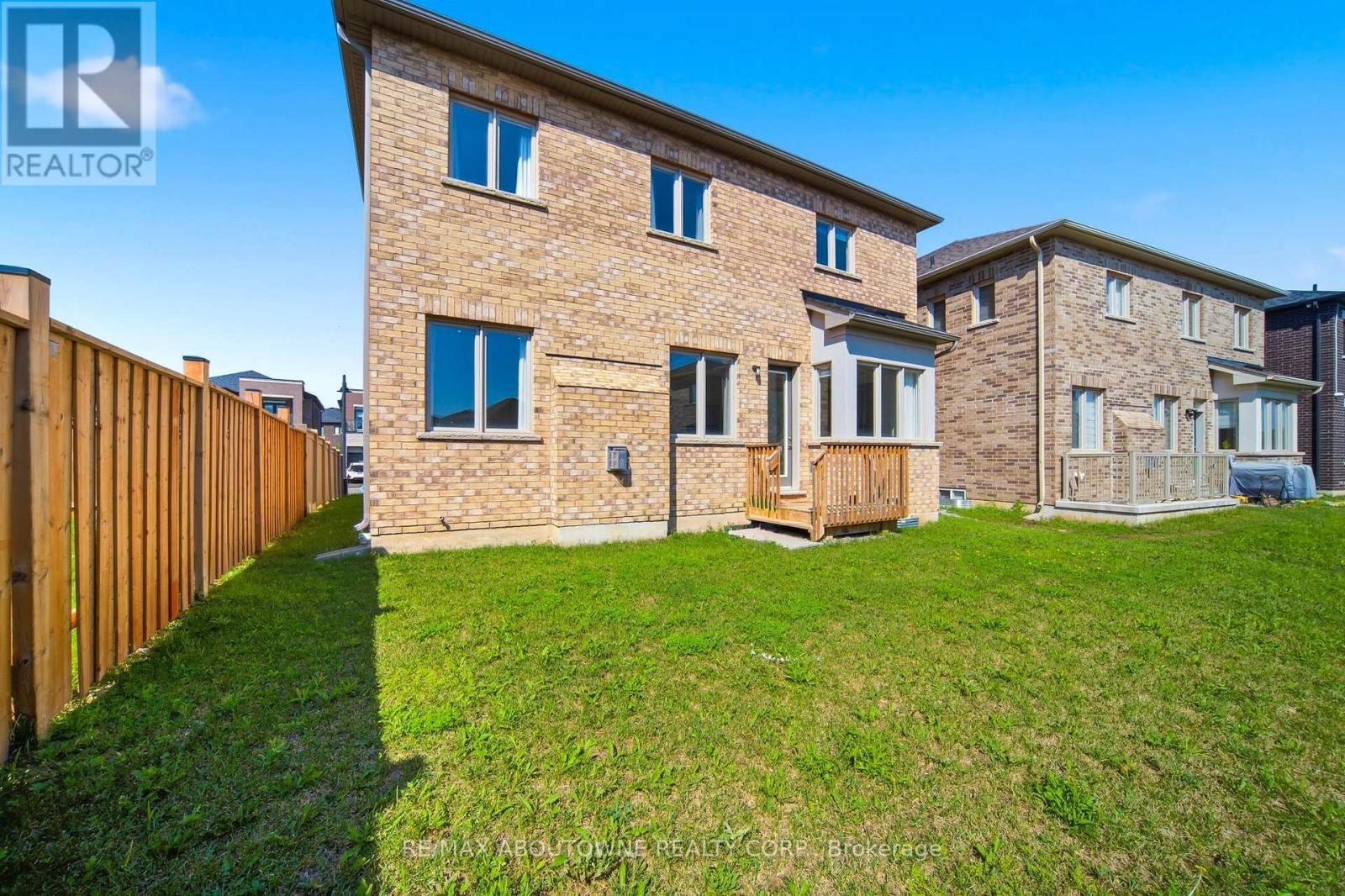 












11 GRIERSON TRAIL

,
Hamilton (Waterdown),




Ontario
L8B1X5

