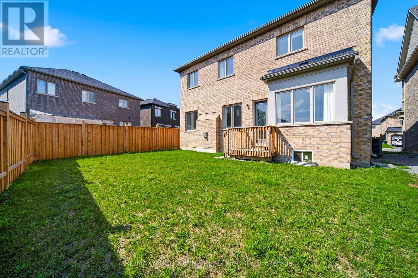 












11 GRIERSON TRAIL

,
Hamilton (Waterdown),




Ontario
L8B1X5

