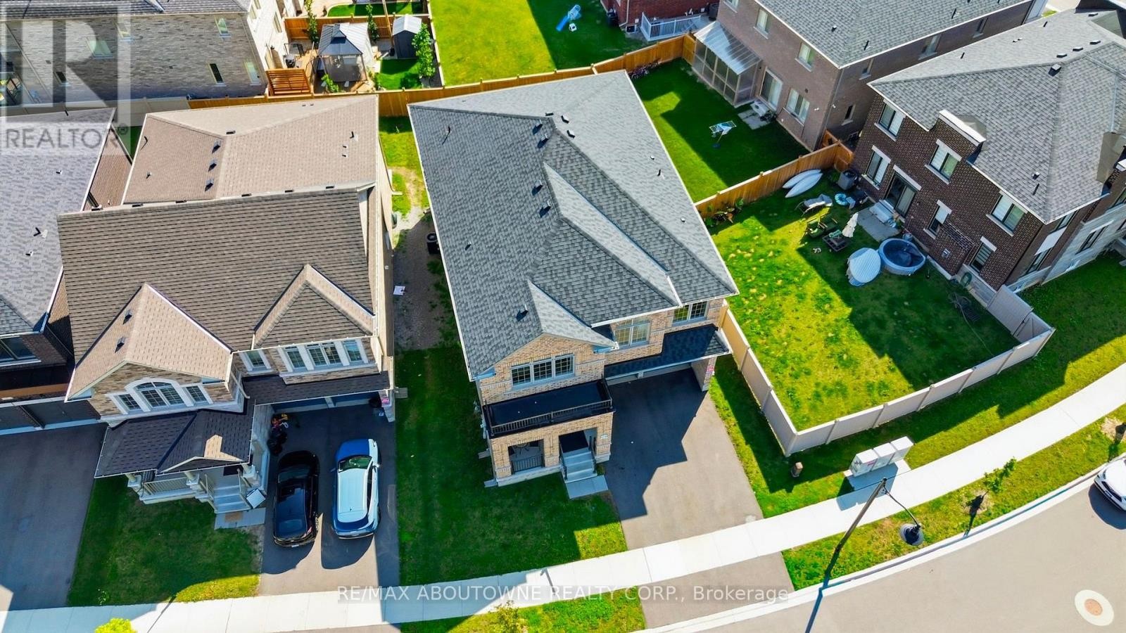 












11 GRIERSON TRAIL

,
Hamilton (Waterdown),




Ontario
L8B1X5

