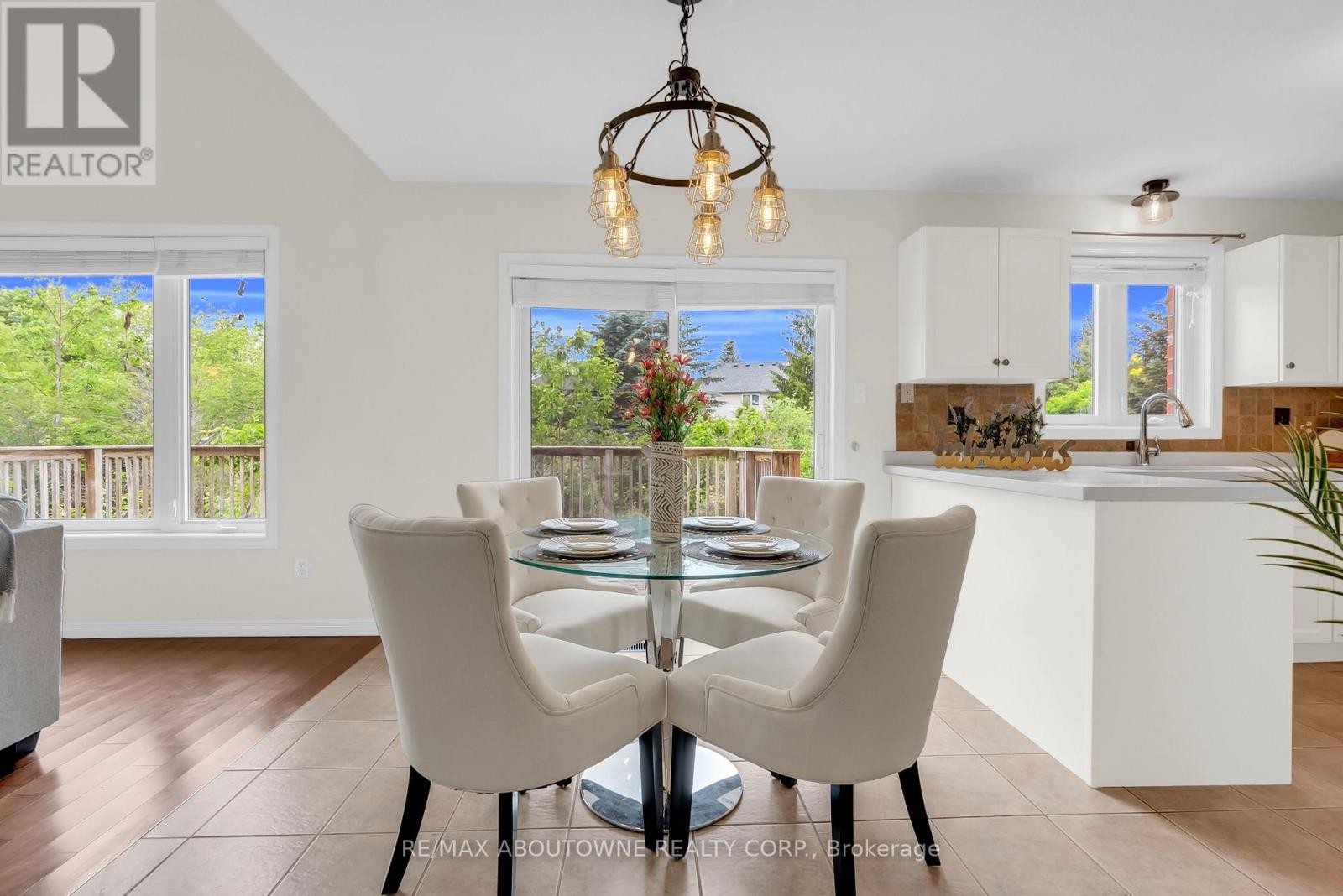 












32 JENSON BOULEVARD

,
Guelph (Pineridge/Westminster Woods),




Ontario
N1L1L1

