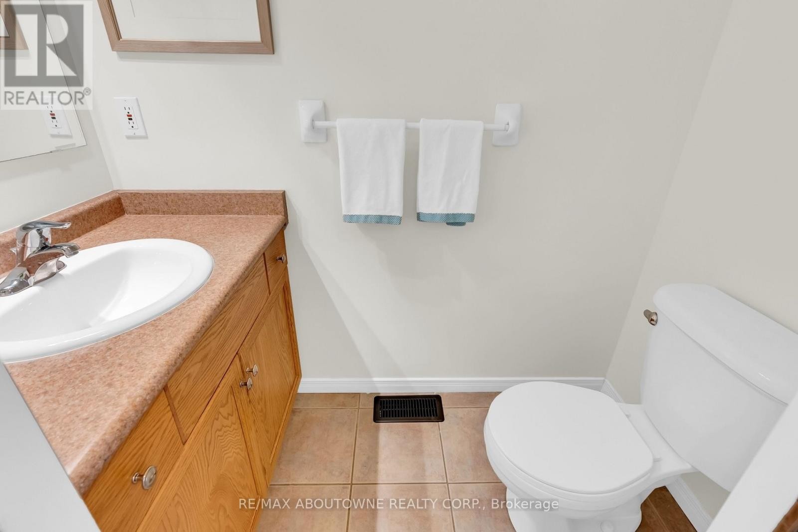 












32 JENSON BOULEVARD

,
Guelph (Pineridge/Westminster Woods),




Ontario
N1L1L1

