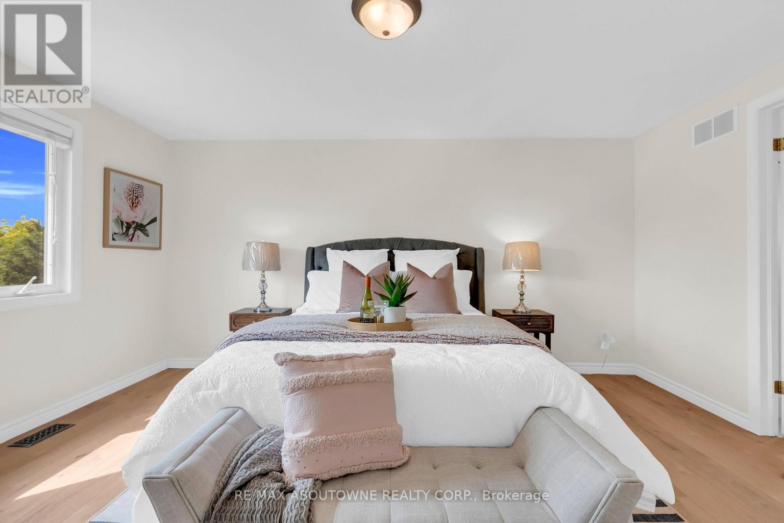 












32 JENSON BOULEVARD

,
Guelph (Pineridge/Westminster Woods),




Ontario
N1L1L1

