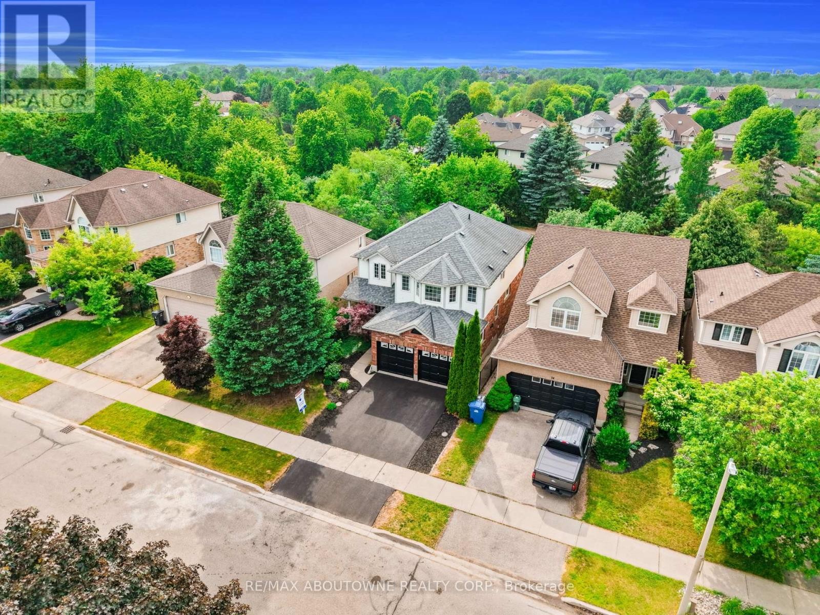 












32 JENSON BOULEVARD

,
Guelph (Pineridge/Westminster Woods),




Ontario
N1L1L1

