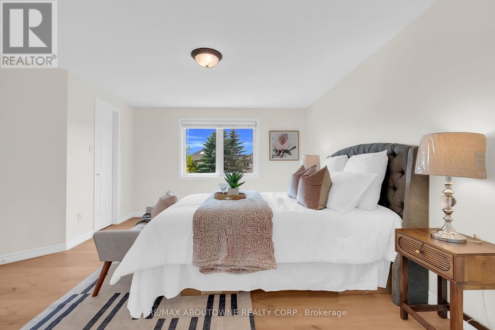 












32 JENSON BOULEVARD

,
Guelph (Pineridge/Westminster Woods),




Ontario
N1L1L1

