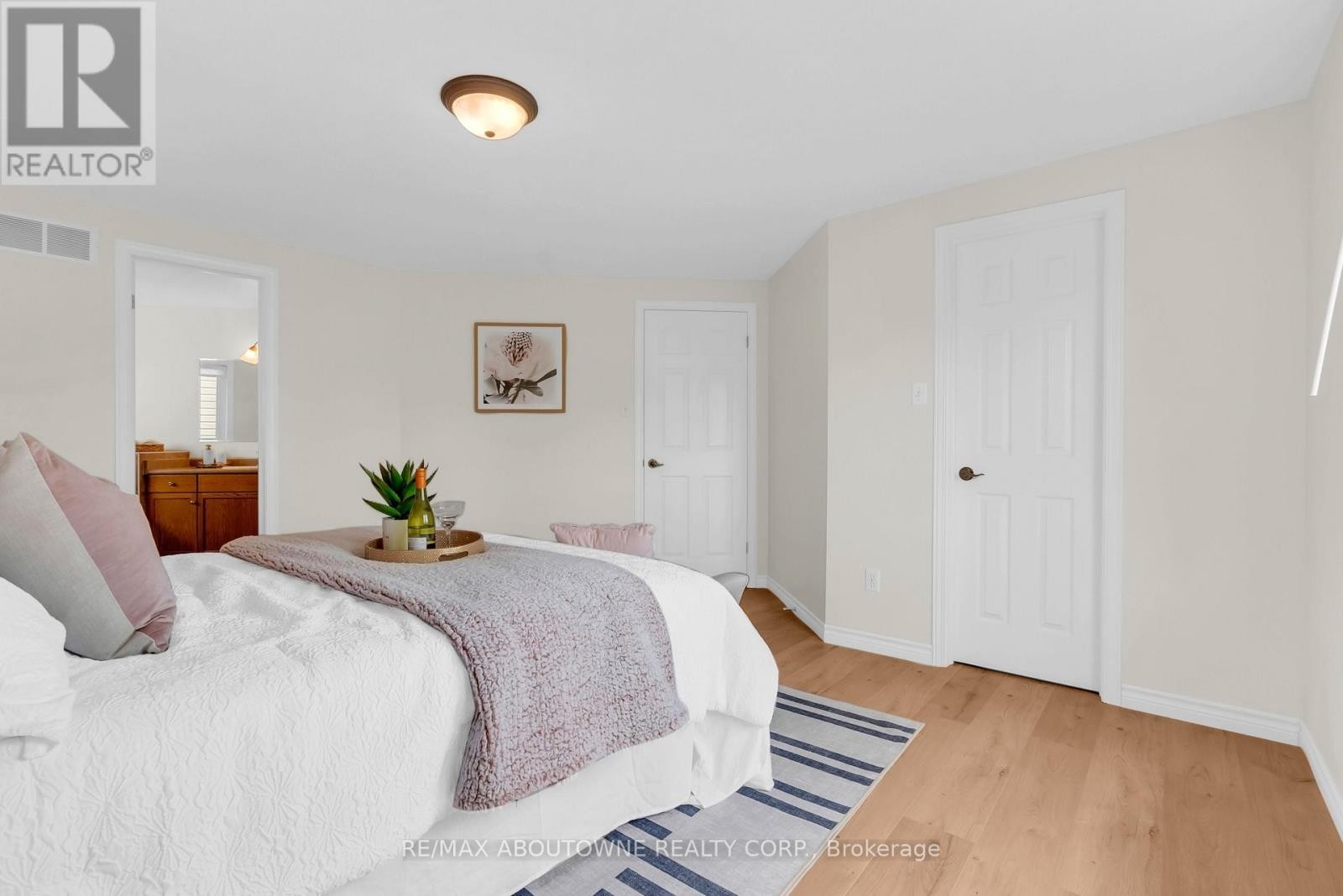 












32 JENSON BOULEVARD

,
Guelph (Pineridge/Westminster Woods),




Ontario
N1L1L1

