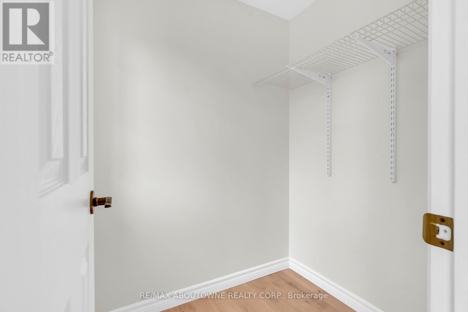 












32 JENSON BOULEVARD

,
Guelph (Pineridge/Westminster Woods),




Ontario
N1L1L1

