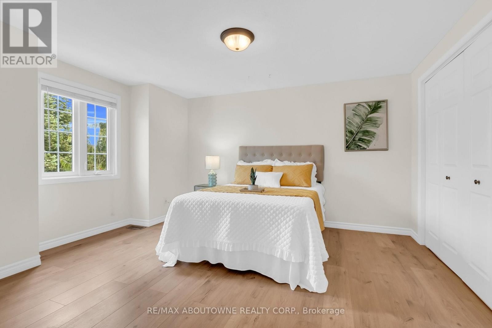 












32 JENSON BOULEVARD

,
Guelph (Pineridge/Westminster Woods),




Ontario
N1L1L1

