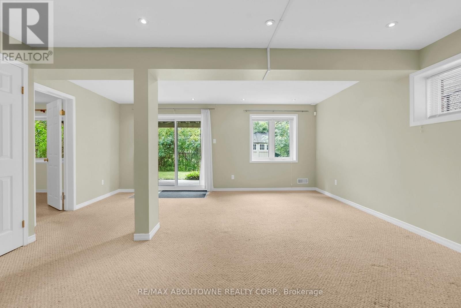 












32 JENSON BOULEVARD

,
Guelph (Pineridge/Westminster Woods),




Ontario
N1L1L1

