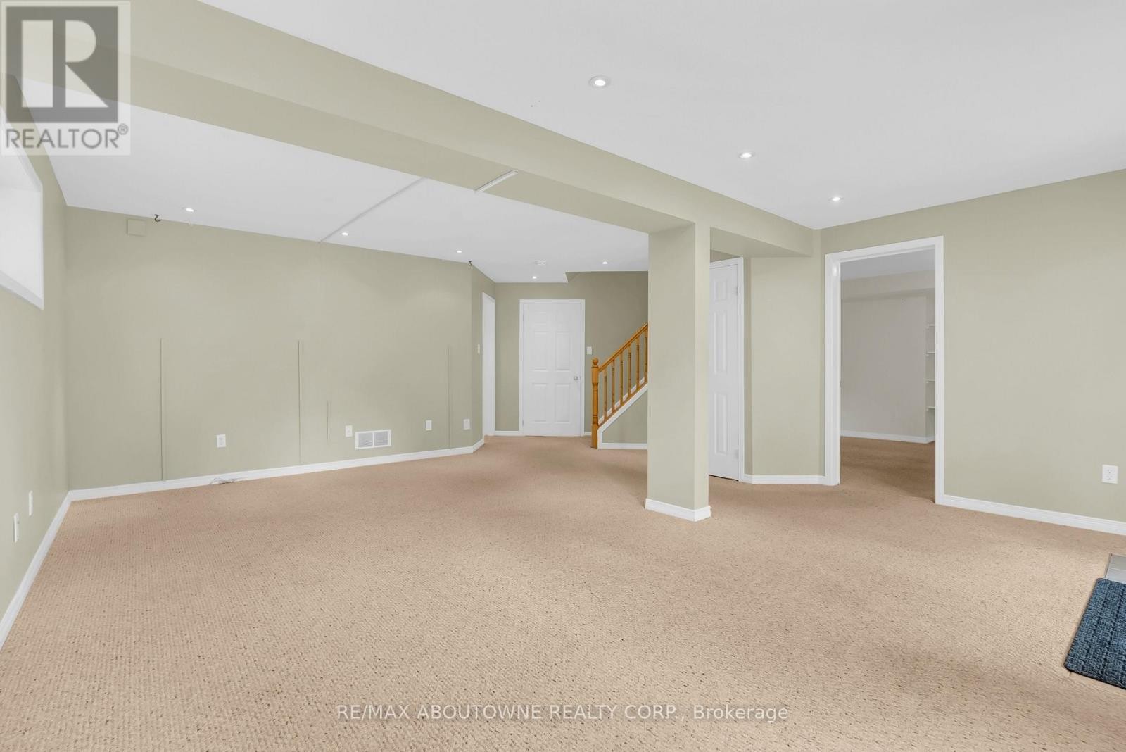 












32 JENSON BOULEVARD

,
Guelph (Pineridge/Westminster Woods),




Ontario
N1L1L1

