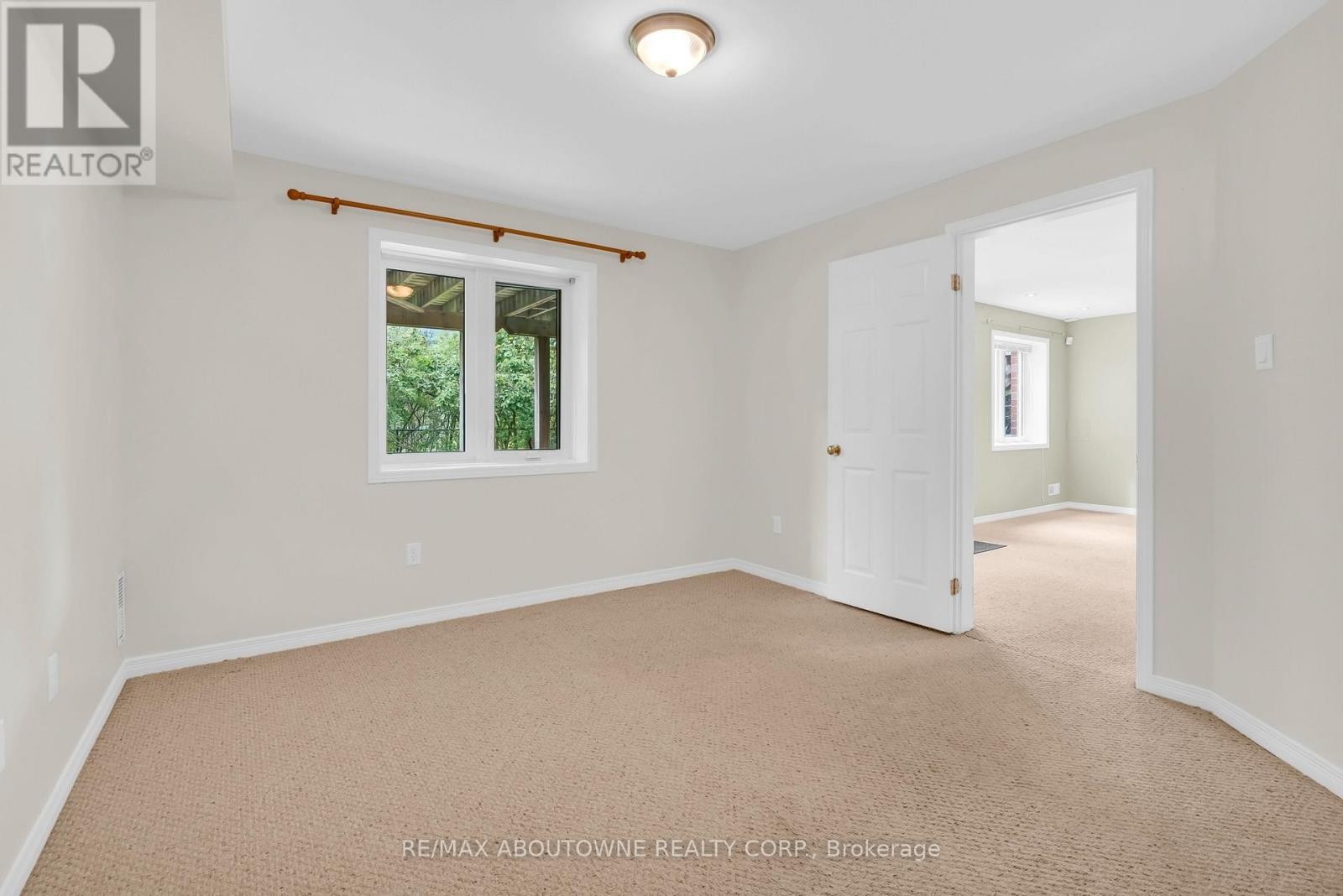 












32 JENSON BOULEVARD

,
Guelph (Pineridge/Westminster Woods),




Ontario
N1L1L1

