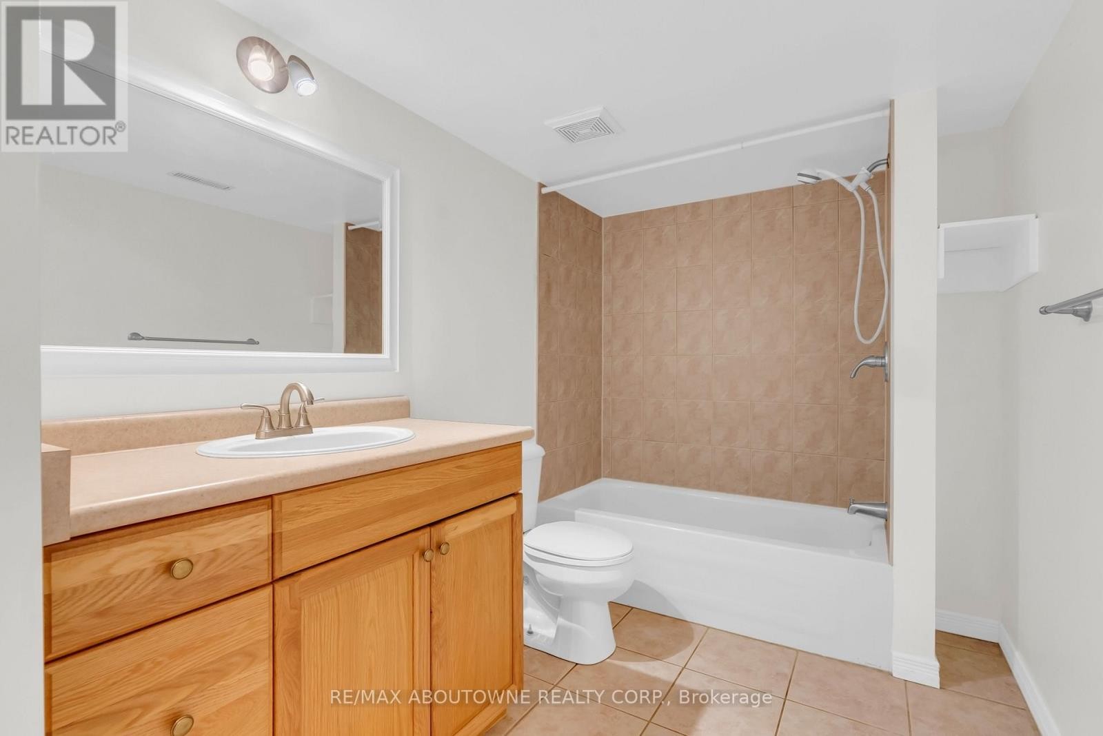 












32 JENSON BOULEVARD

,
Guelph (Pineridge/Westminster Woods),




Ontario
N1L1L1


