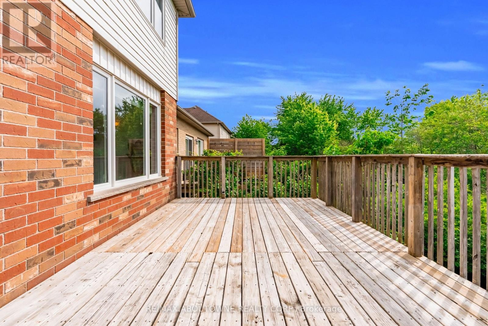 












32 JENSON BOULEVARD

,
Guelph (Pineridge/Westminster Woods),




Ontario
N1L1L1

