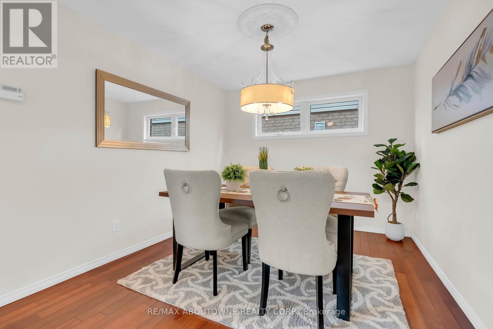 












32 JENSON BOULEVARD

,
Guelph (Pineridge/Westminster Woods),




Ontario
N1L1L1

