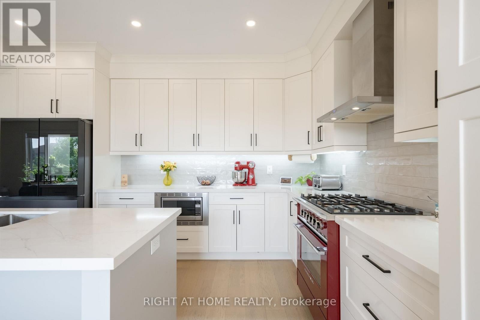 












34 HAMPSHIRE PLACE

,
Hamilton (Stoney Creek Mountain),




Ontario
L8J3W8

