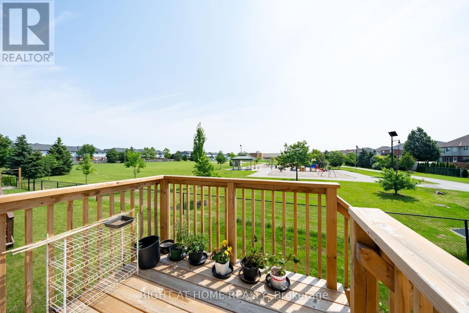 












34 HAMPSHIRE PLACE

,
Hamilton (Stoney Creek Mountain),




Ontario
L8J3W8

