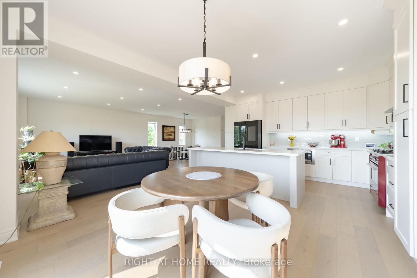 












34 HAMPSHIRE PLACE

,
Hamilton (Stoney Creek Mountain),




Ontario
L8J3W8

