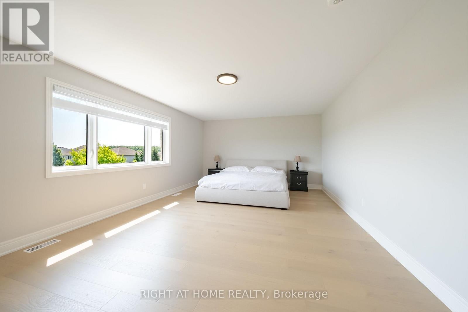 












34 HAMPSHIRE PLACE

,
Hamilton (Stoney Creek Mountain),




Ontario
L8J3W8

