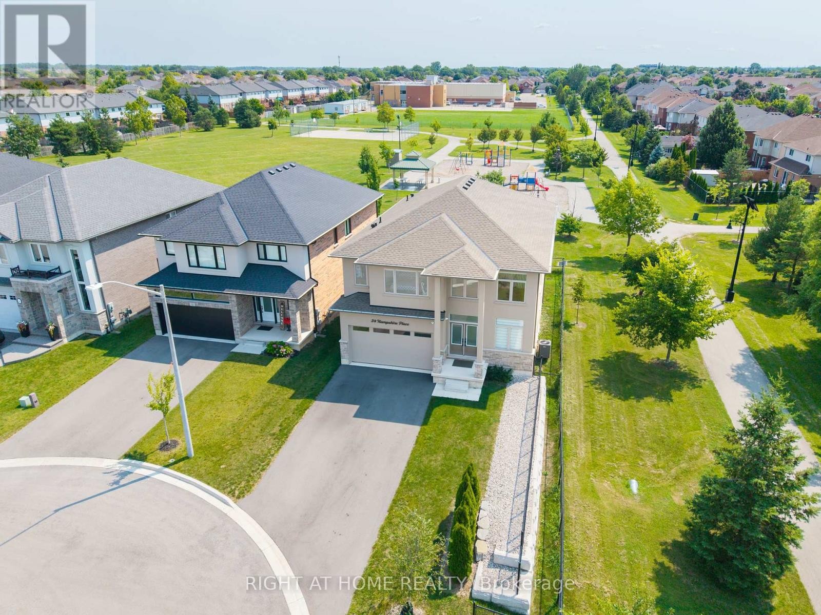 












34 HAMPSHIRE PLACE

,
Hamilton (Stoney Creek Mountain),




Ontario
L8J3W8

