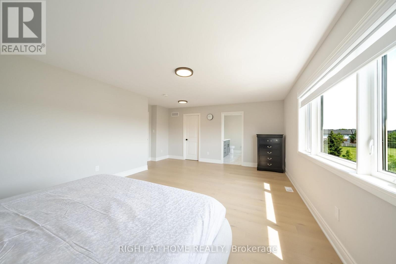 












34 HAMPSHIRE PLACE

,
Hamilton (Stoney Creek Mountain),




Ontario
L8J3W8

