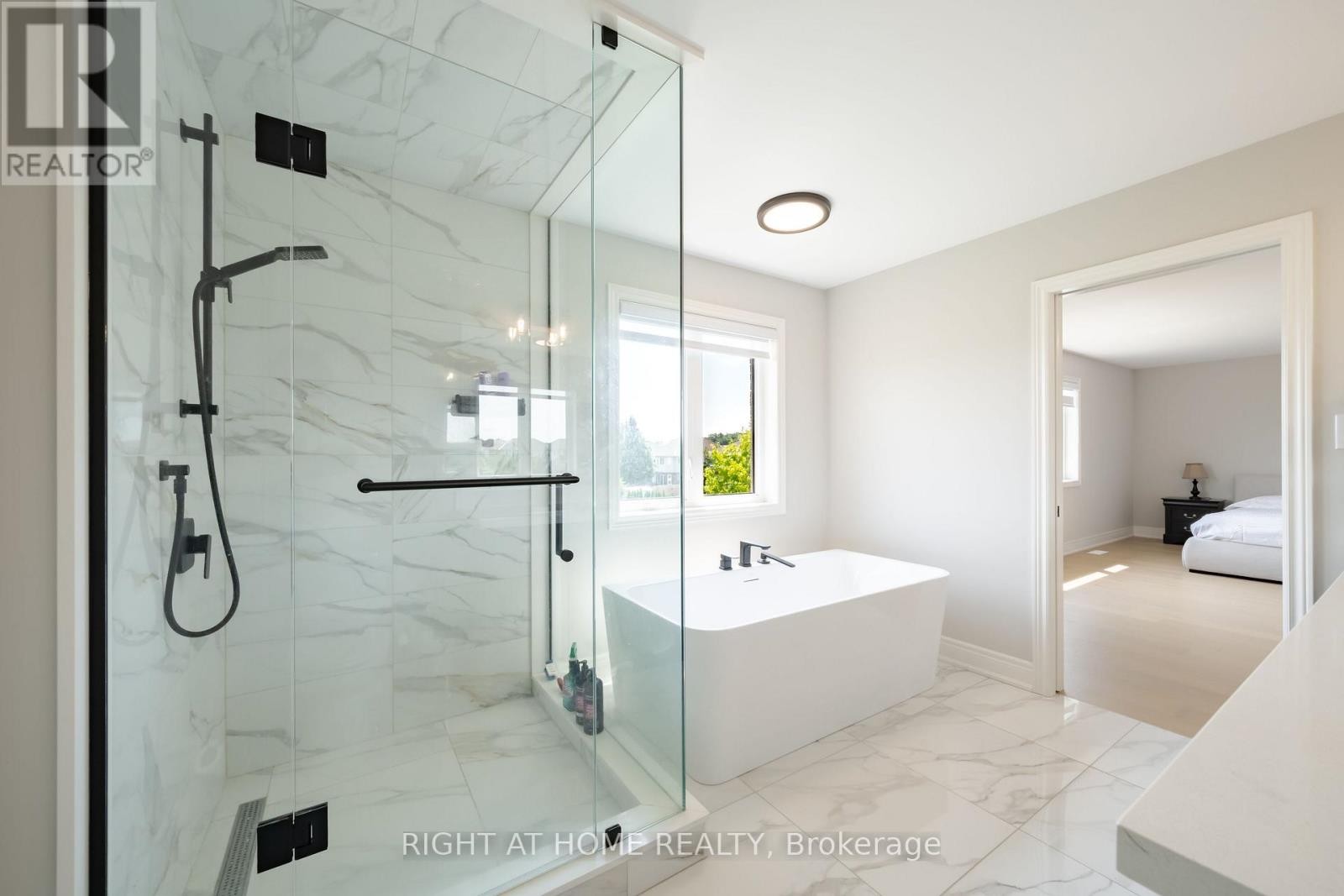 












34 HAMPSHIRE PLACE

,
Hamilton (Stoney Creek Mountain),




Ontario
L8J3W8

