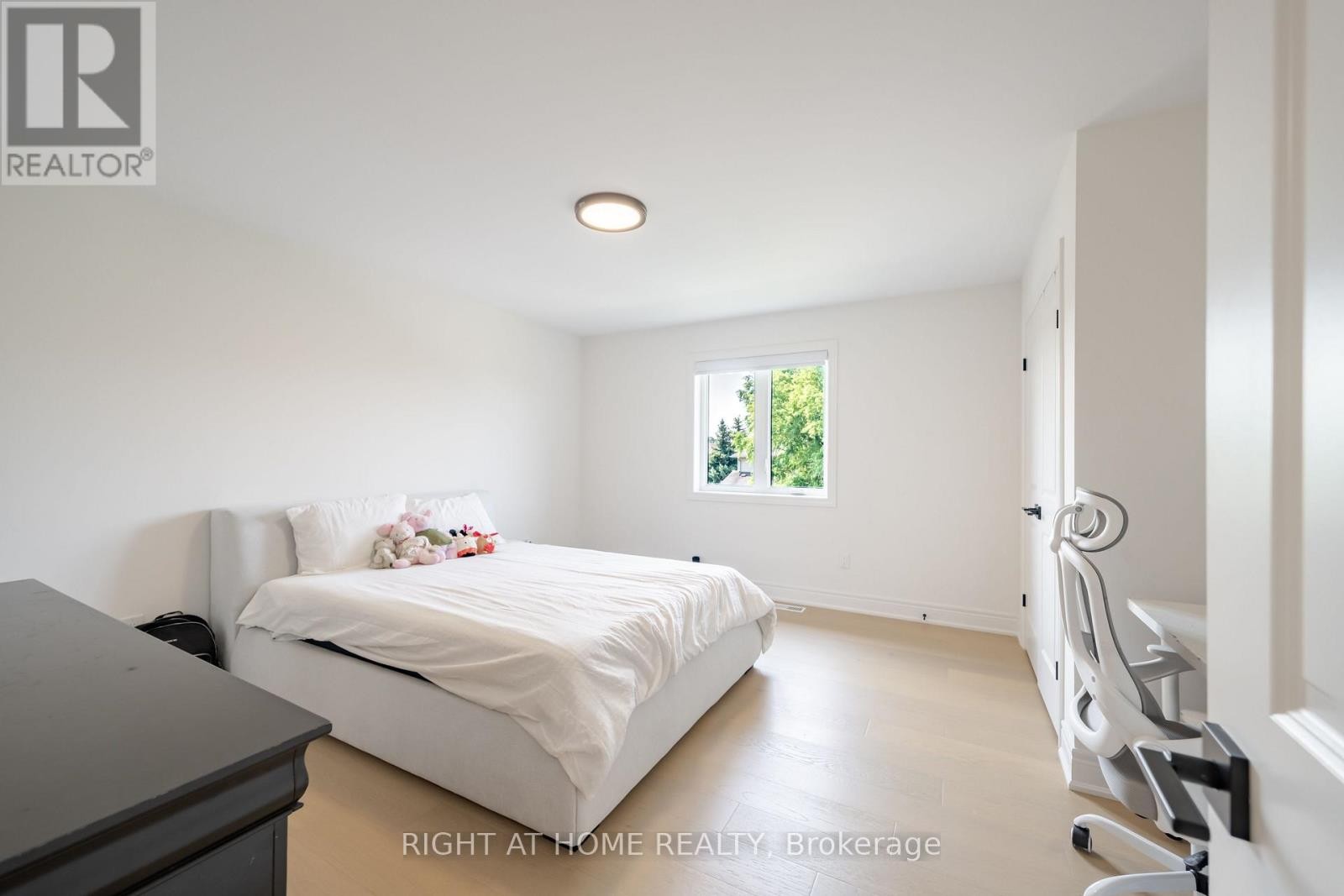 












34 HAMPSHIRE PLACE

,
Hamilton (Stoney Creek Mountain),




Ontario
L8J3W8


