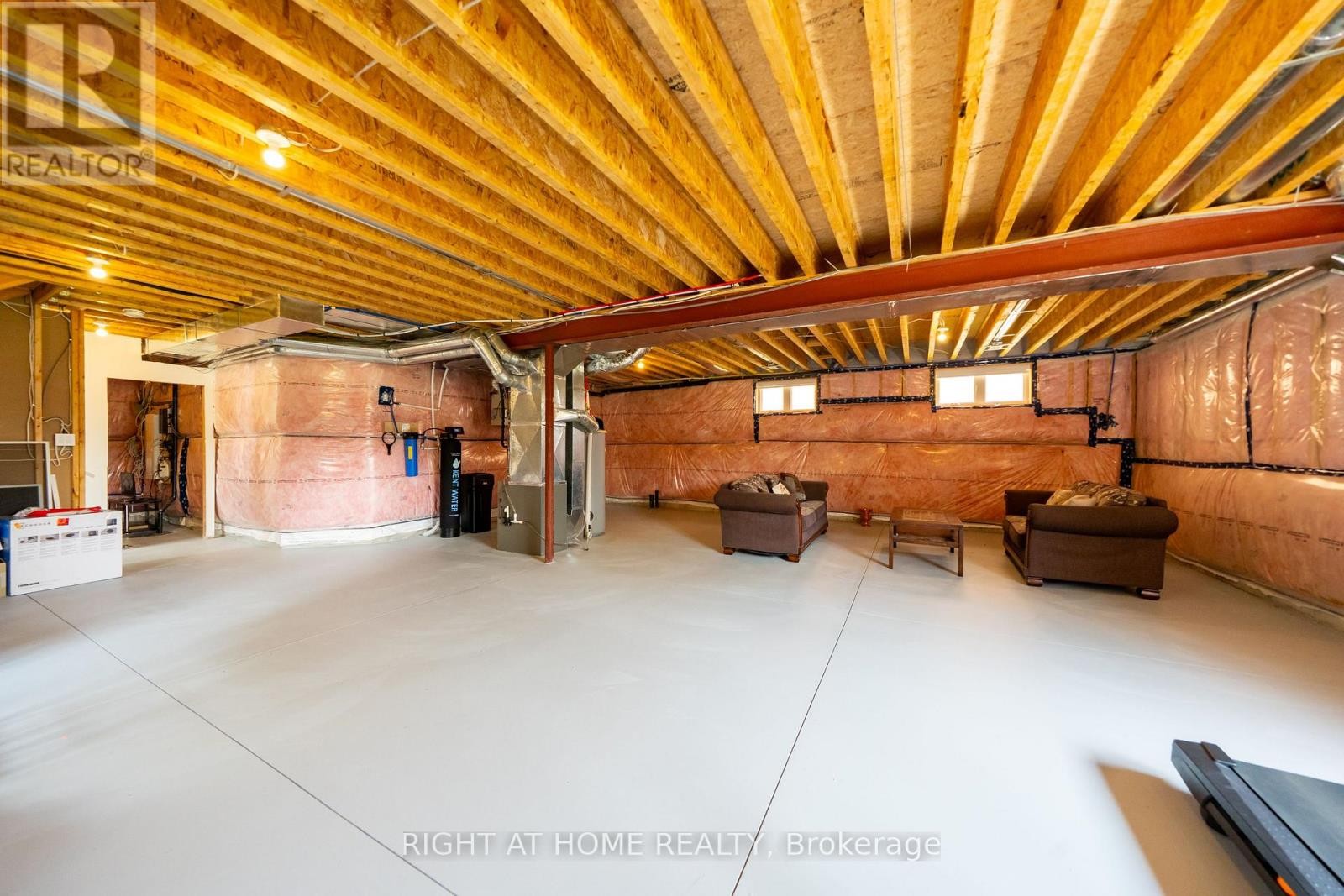












34 HAMPSHIRE PLACE

,
Hamilton (Stoney Creek Mountain),




Ontario
L8J3W8

