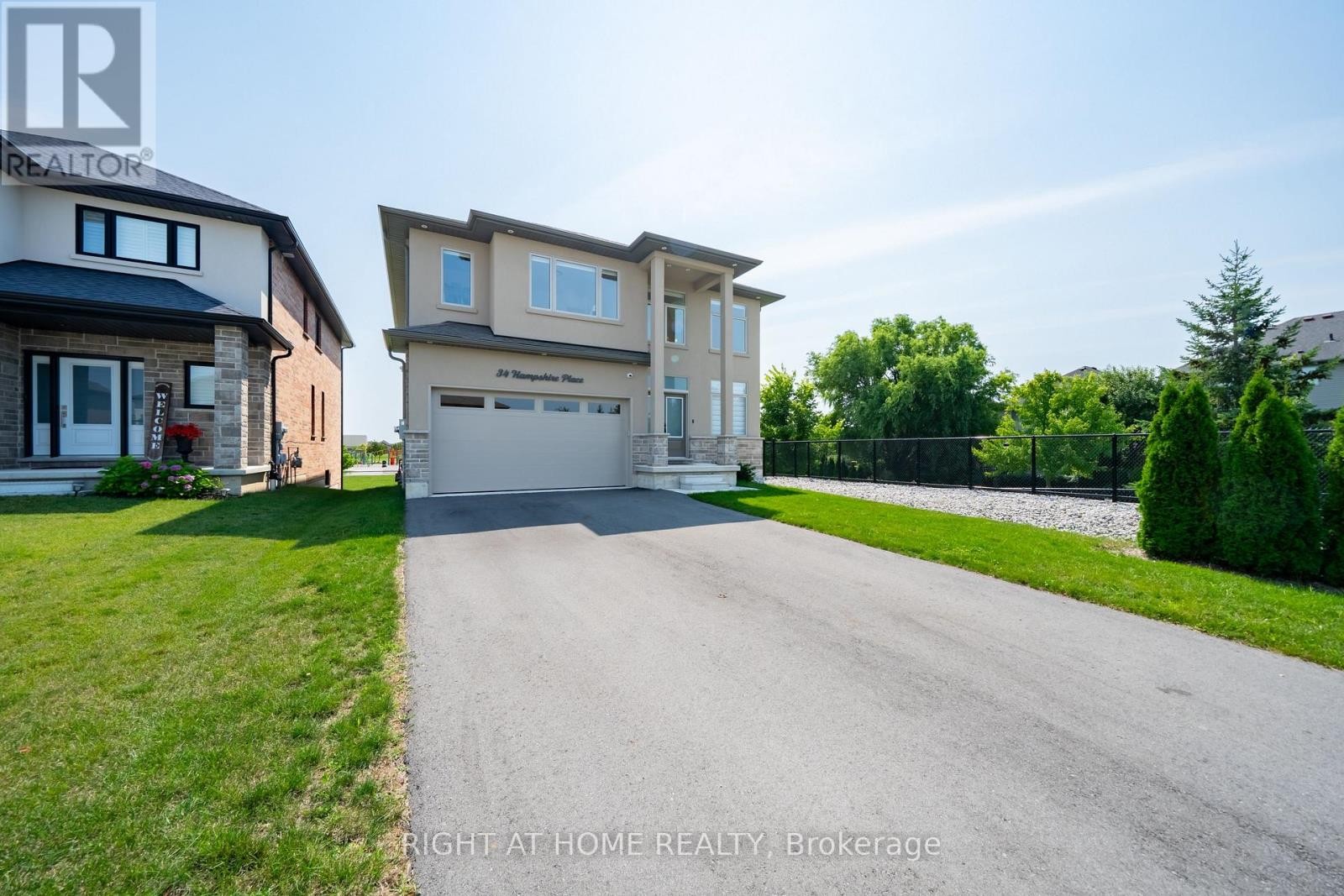 












34 HAMPSHIRE PLACE

,
Hamilton (Stoney Creek Mountain),




Ontario
L8J3W8

