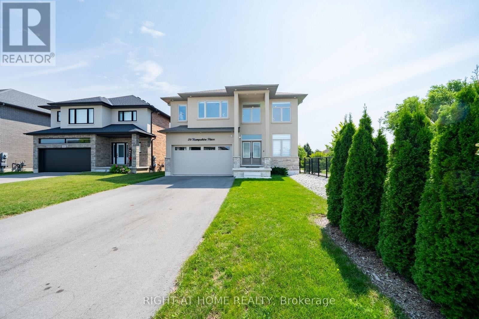 












34 HAMPSHIRE PLACE

,
Hamilton (Stoney Creek Mountain),




Ontario
L8J3W8

